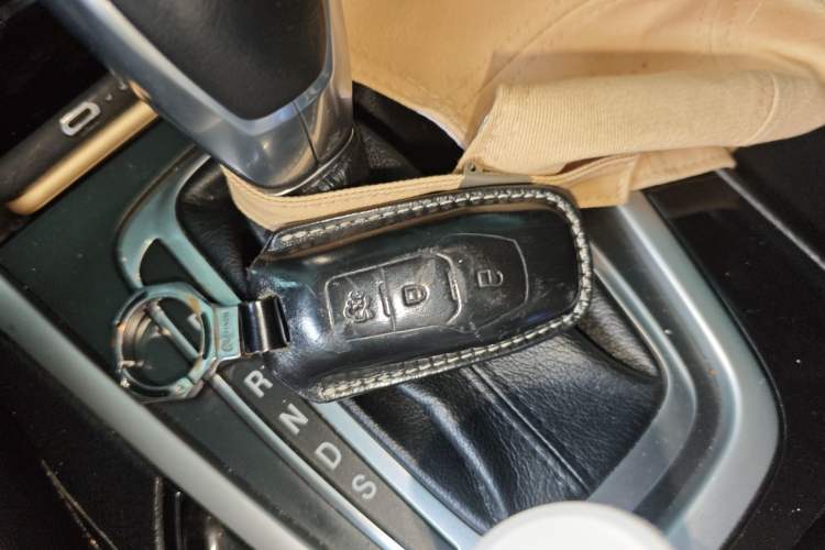 Used Ford Edge 2016 EcoBoost 245 Two-Wheel-Drive Titanium 7-Seater
