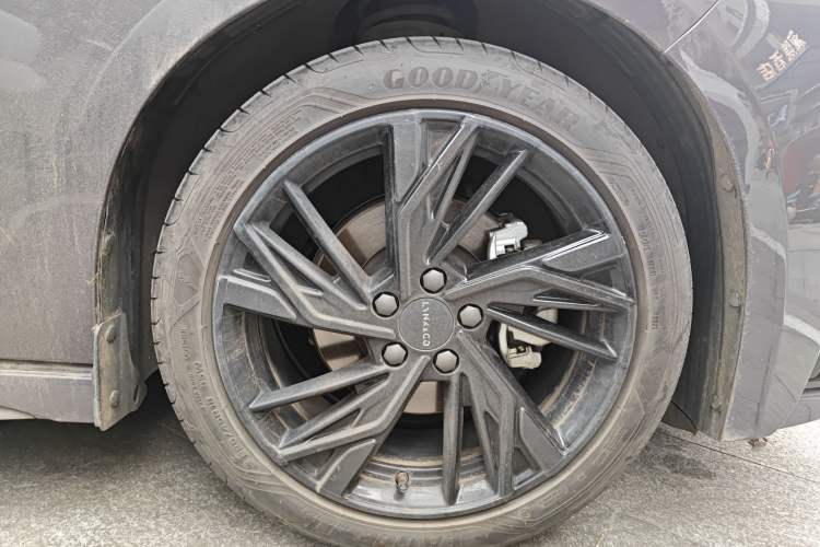 Used Lynk & Co 03 2025 1.5TD DCT Champion Edition Pro Right Front Wheel Hub