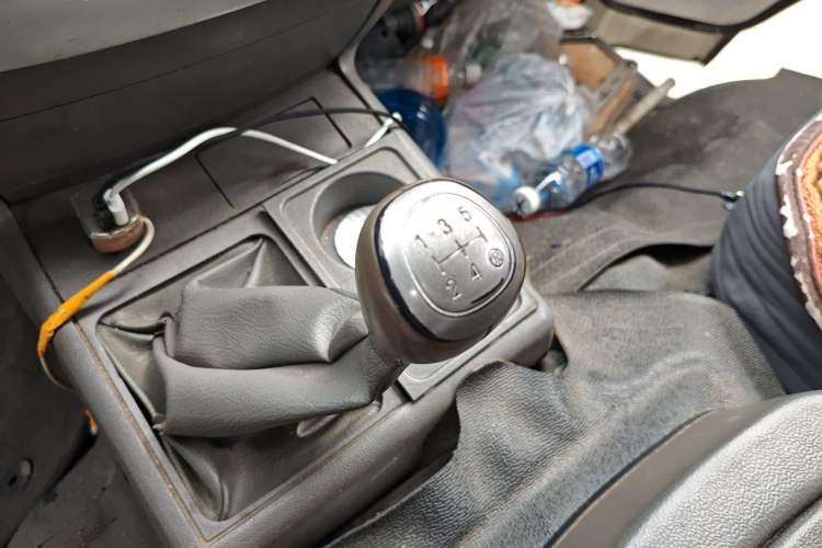 Used Jinbei Hiace 2020 2.0L Express King Series Deluxe Van Standard Roof China VI Emission Standard 1TZS