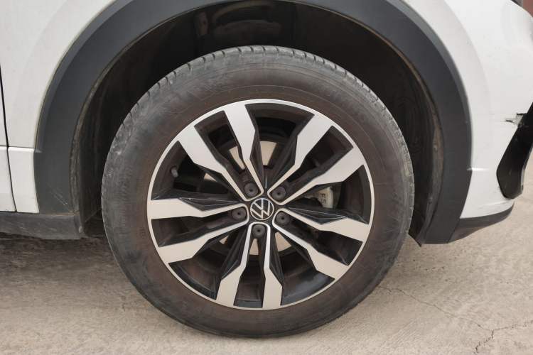 Used Volkswagen Tacqua 2021 200TSI DSG R-Line Smart Connectivity Version Right Front Wheel Hub