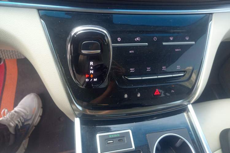 Used Buick GL8 2023 Land Executive Class Comfort Model