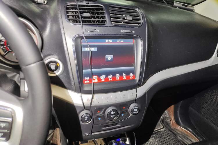 Used Dodge Journey 2013 2.4L Two-Wheel Drive Luxury Version