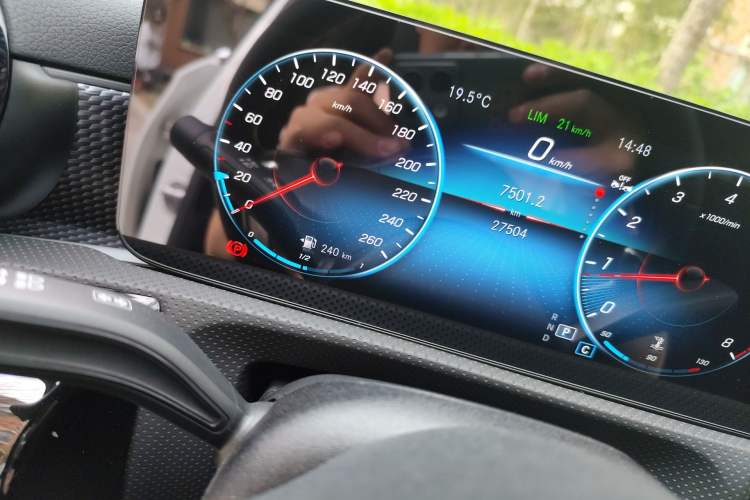 Used Mercedes-Benz A-Class 2022 Revised Version A 200 L Sport Sedan Fashionable Style Odometer Close Up