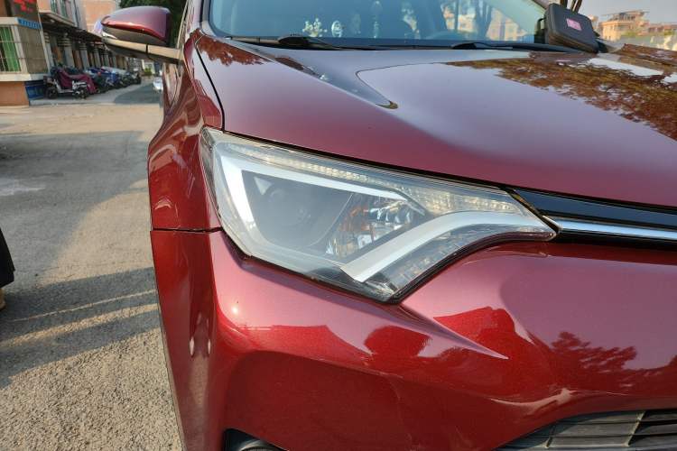 Used Toyota RAV4 2016 2.0L CVT Two-Wheel Drive Fashion Edition China V Standard