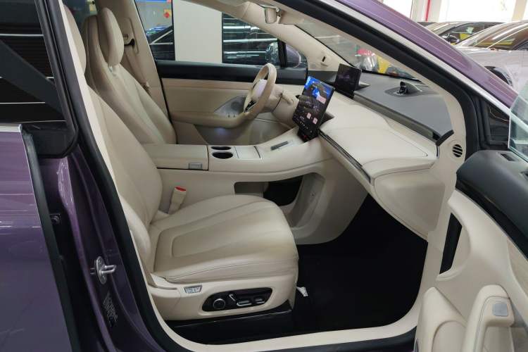 Used Hima Luxeed R7 2024 All-Electric 736 km Ultra Right Front Seat