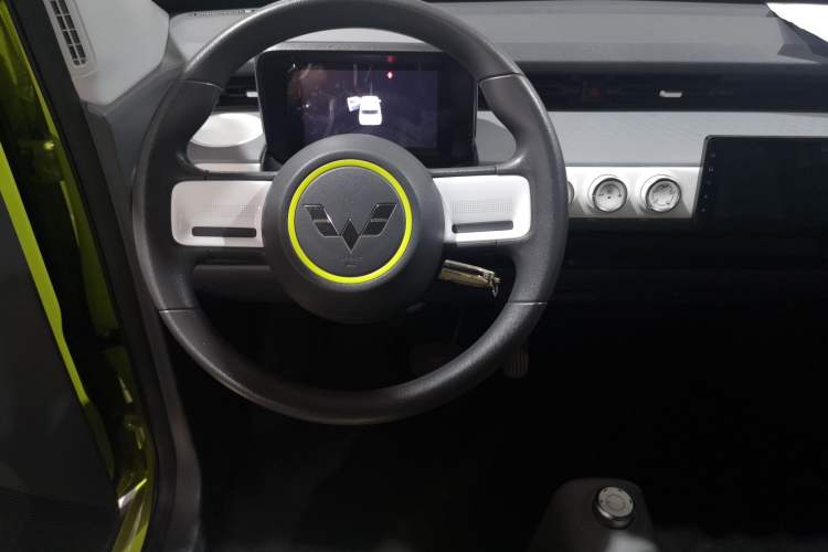 Used Wuling Hongguang MINIEV 2022 GAMEBOY 200km Gaming Edition with Lithium Iron Phosphate Steering Wheel