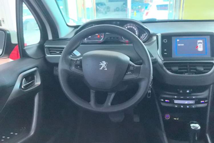 Used Peugeot 2008 2018 1.6L Automatic Fashion Edition Steering Wheel