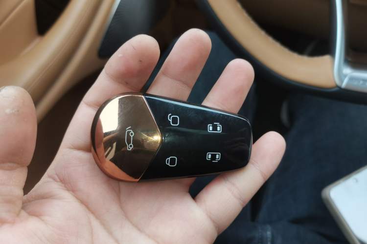 Used VOYAH Dream 2025 PHEV Four-Wheel-Drive Flagship Kunpeng Edition Vehicle Key