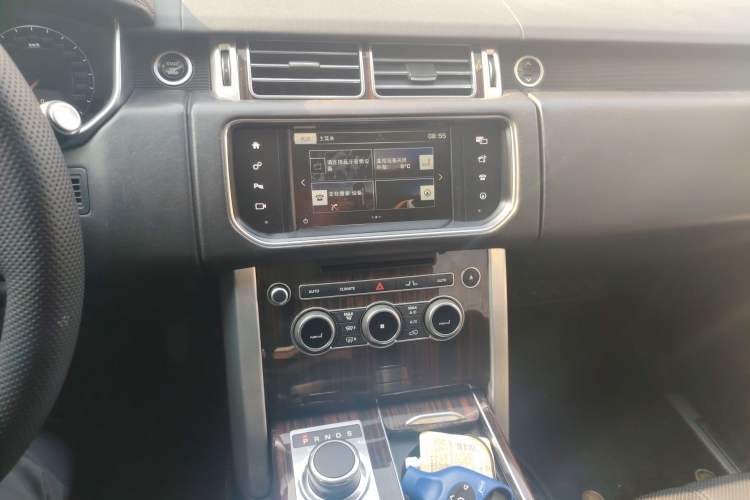 Used Land Rover Range 2016 3.0 SC V6 Vogue SE Long-Wheelbase Edition Audio And AC Panel