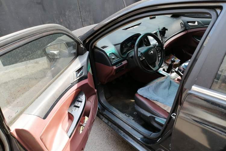 Used BYD Surui 2016 1.5L Manual Elite Edition Driver Seat