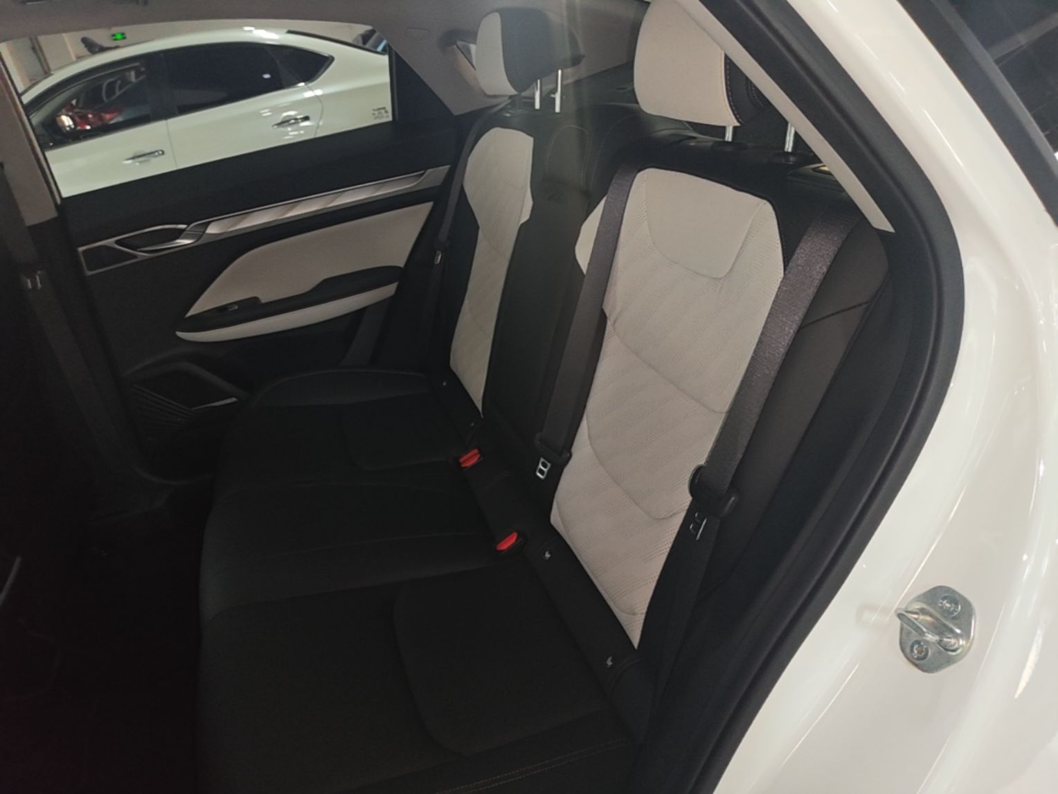 Geely Auto Emgrand L 2022 1.4T CVT Flagship Edition — снимка 20