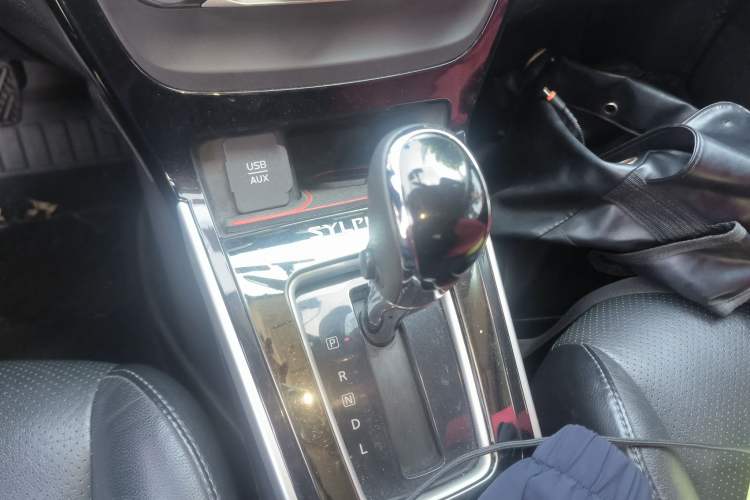 Used Nissan Sylphy 2016 1.6 XL CVT Deluxe Edition Gear Lever