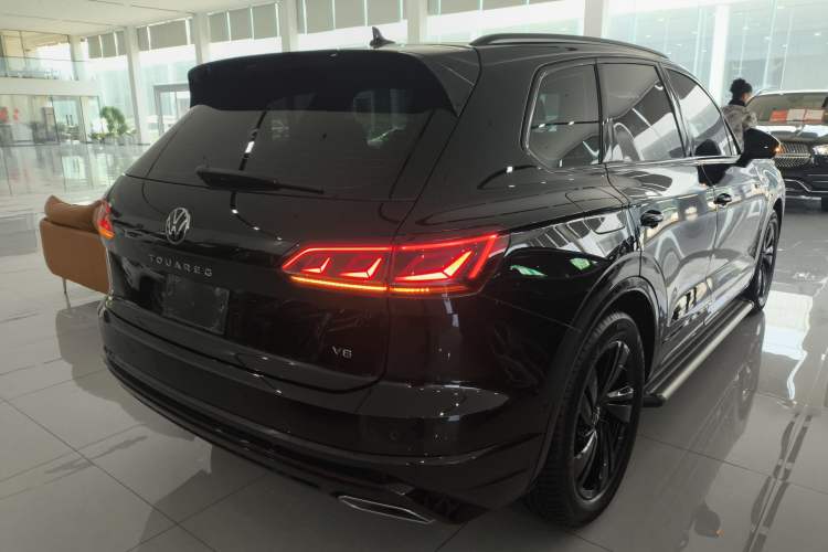 Used Volkswagen Touareg 2022 3.0 TSI Luxury Edition Black Diamond Sport Package
