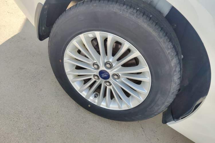 Used Ford Escort 2017 1.5L Automatic Comfort Model Right Rear Wheel Hub