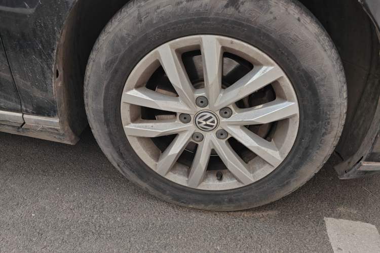 Used Volkswagen Magotan 2017 280TSI DSG Comfort Model Right Front Wheel Hub