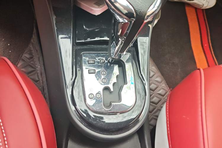 Used Citroen C-Quatre 2014 VTS Version 1.6L Automatic Prestige Model Gear Lever