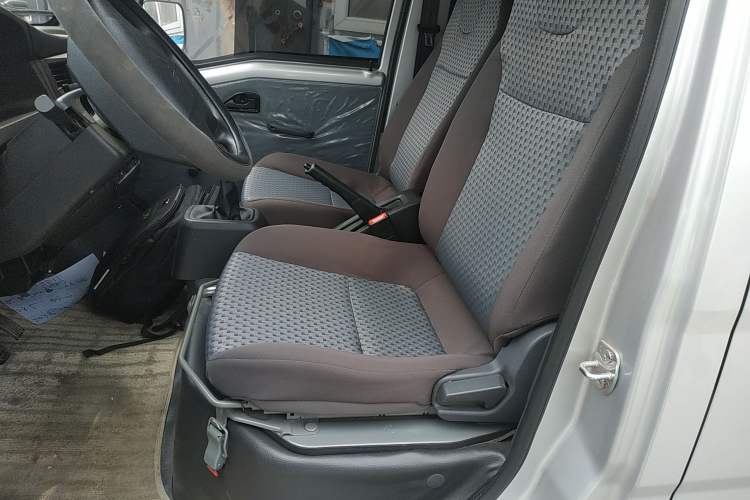 Used Wuling Zhiguang Small Truck 2023 1.5L Double-Cab LAR Left Front Seat