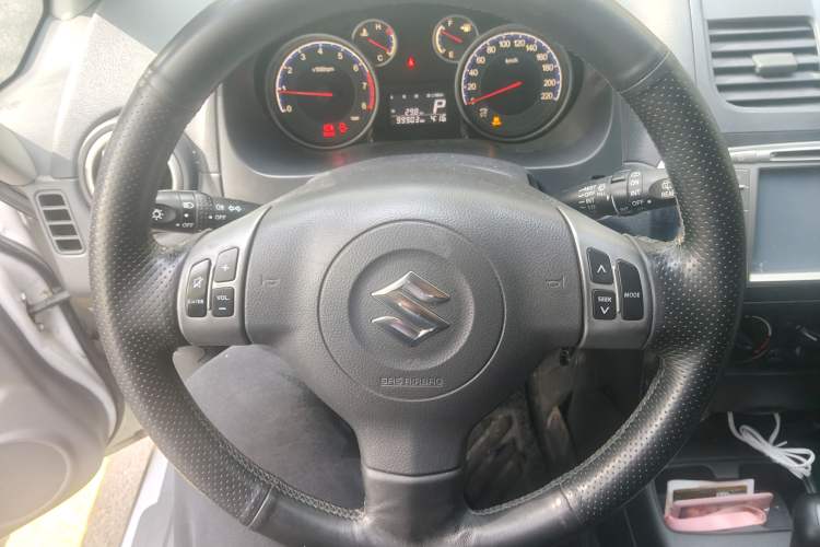 Used Suzuki SX4 2012 1.6L Automatic Ruiqi Model Steering Wheel