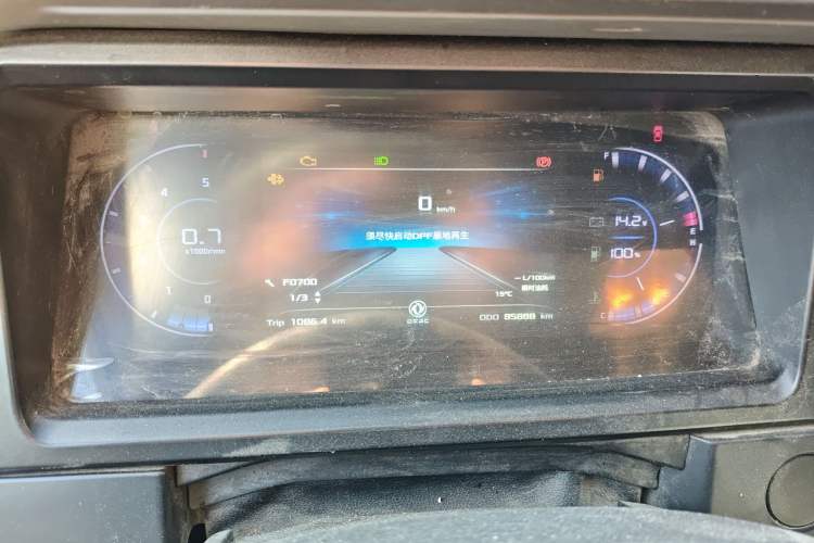 Used Dongfeng Yufeng 2023 V9+ 2.0T Manual Front-Wheel-Drive Multi-Function Mid-Roof Van with 7/8/9 Seats