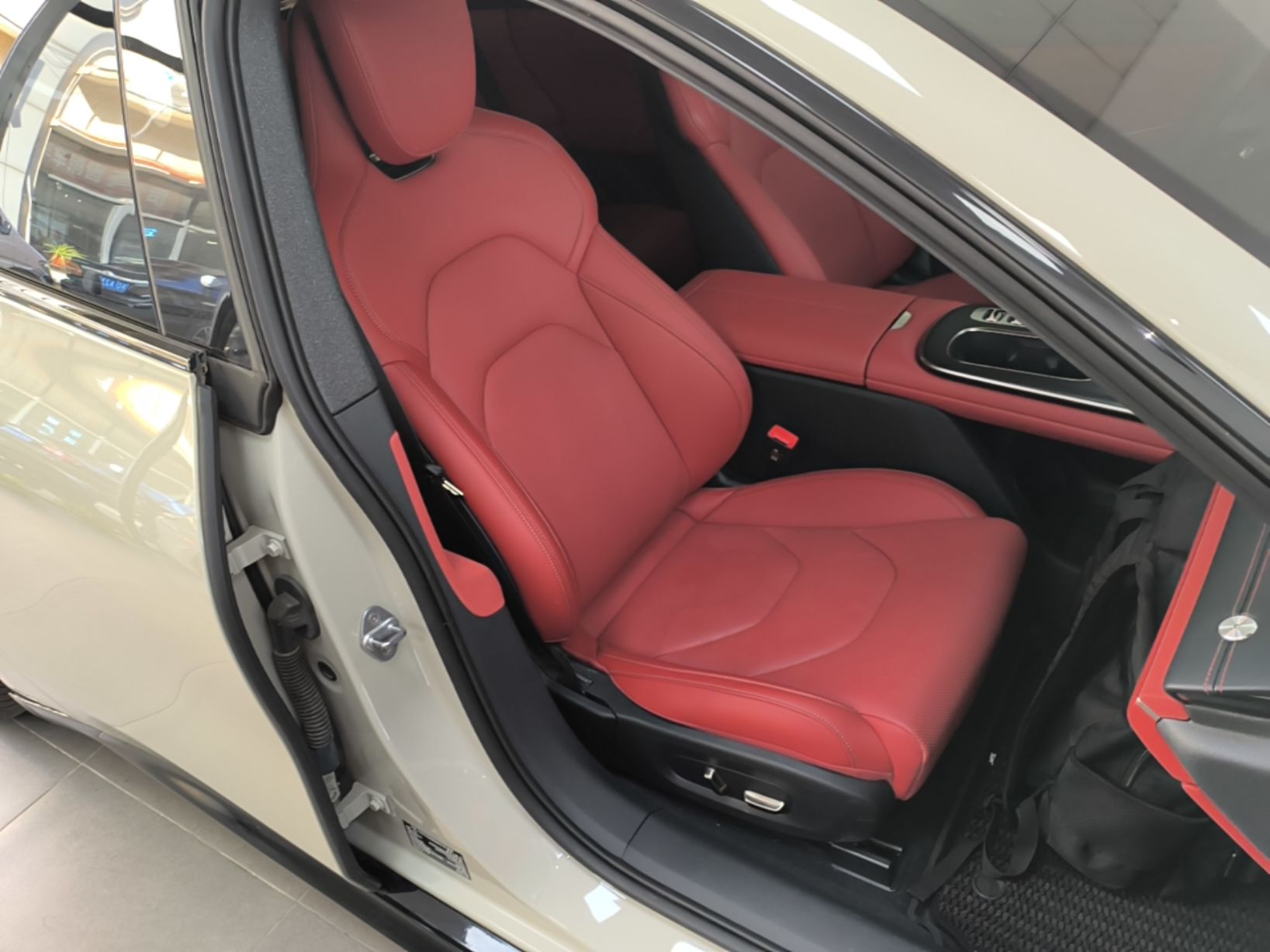 Xiaomi Auto SU7 2024 Rear-Drive Ultra-Long Range Advanced Pro-Level Intelligent Driving Version — снимка 19