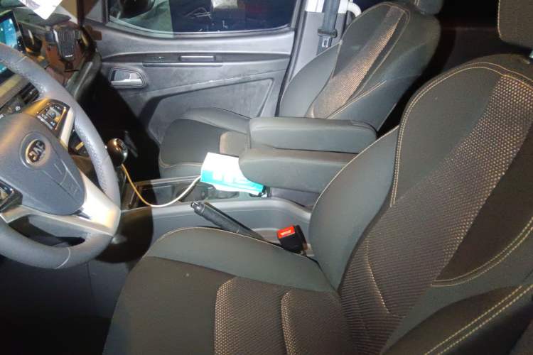 Used JAC Refine M3 2022 PLUS 1.8L 7-seater Standard Model Left Front Seat