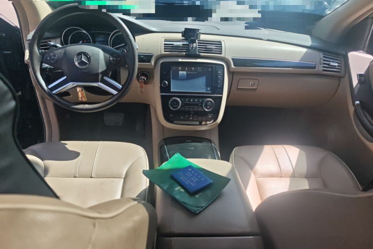 Used Mercedes-Benz R-Class 2014 R 400 4MATIC Business Model Center Console