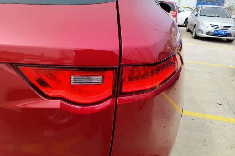 Used Jaguar F-PACE 2016 2.0T Two-Wheel Drive Urban Luxury Edition
