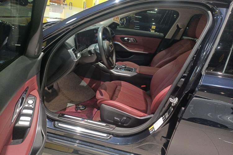 Used BMW i3 2024 eDrive 40 L Midnight Sports Package Driver Seat