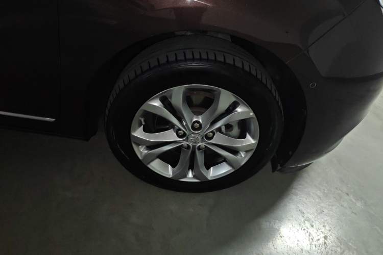 Used Buick GL8 2017 ES 28T Flagship Model China V Standard Right Front Wheel Hub