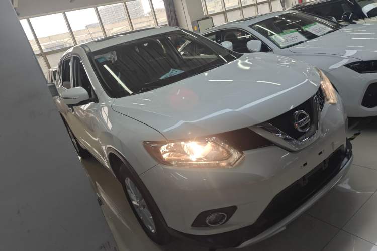 Used Nissan X-Trail 2015 2.0L CVT Comfort MAX Edition 2WD
