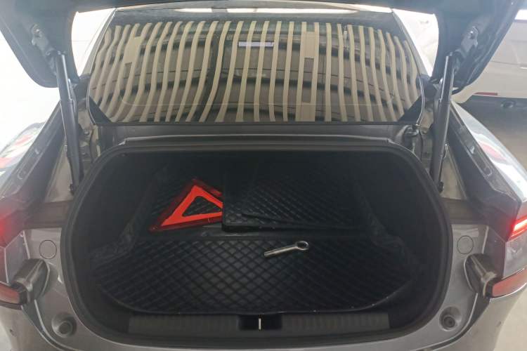 Used XPeng P7 2020 670N Trunk