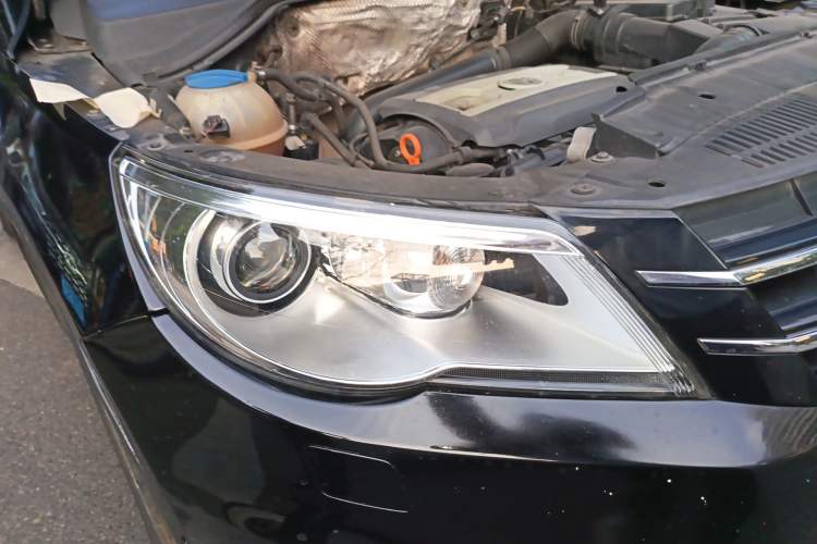 Used Volkswagen Tiguan 2010 2.0 TSI Automatic All-Wheel-Drive Elite Edition Right Front Headlight