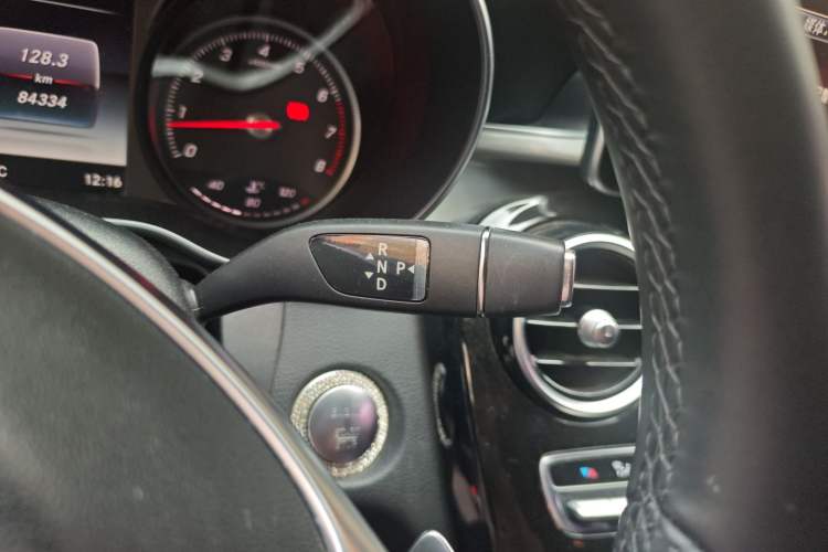 Used Mercedes-Benz C-Class 2017 Restyled C 200 Sport Edition Gear Lever