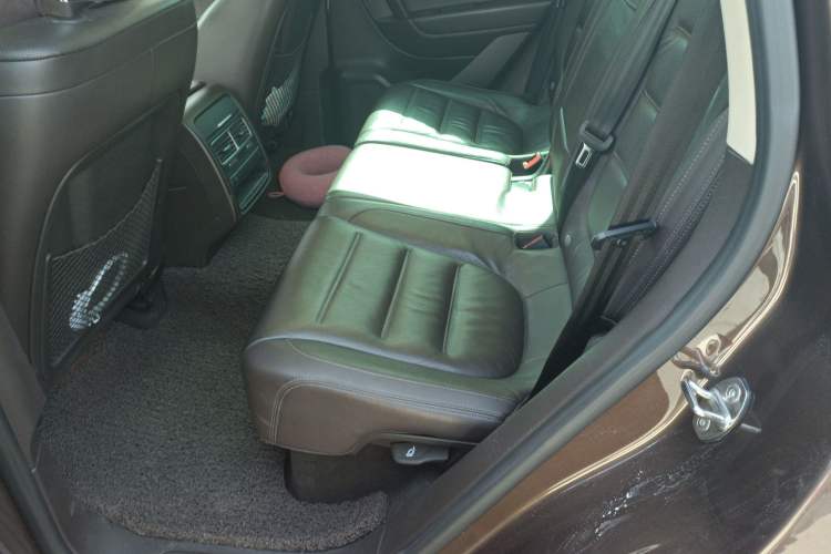 Used Volkswagen Touareg 2011 3.0 TSI High-End Version Left Rear Seat