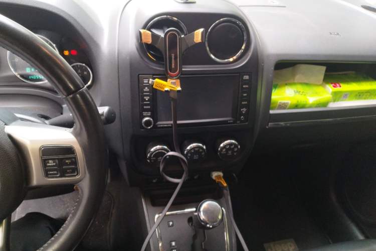 Used Jeep Compass 2012 2.4L four-wheel drive luxury version
