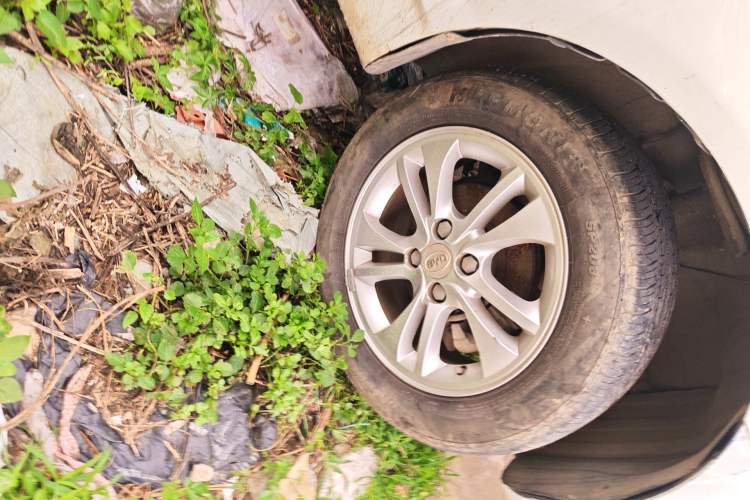 Used BYD F3 2014 1.5L Manual Luxury Model Right Front Wheel Hub