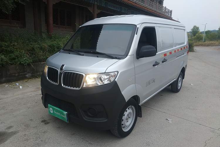 Used Jinbei Hiace X30 2020 1.5L Van Super-Enjoyment Model China VI Standard SWC15M