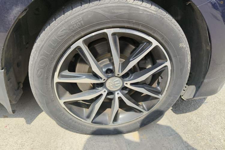 Used BYD Song MAX 2017 1.5T Automatic Smart Connect Prestige 7-Seater Right Front Wheel Hub