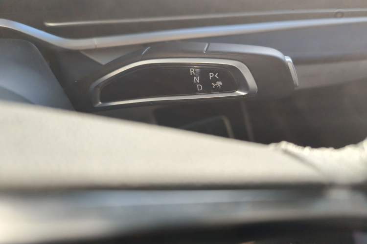 Used SAIC MAXUS G90 2023 2.0T Xingyun 7-Seater Version
