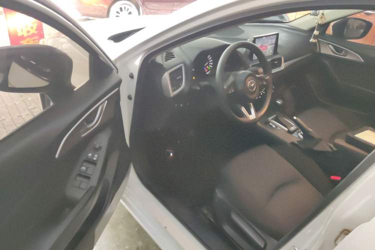 Used Mazda 3 Axela 2019 Cloud-Controlled Version Sedan 1.5L Automatic Comfort Trim China V Standard Driver Seat