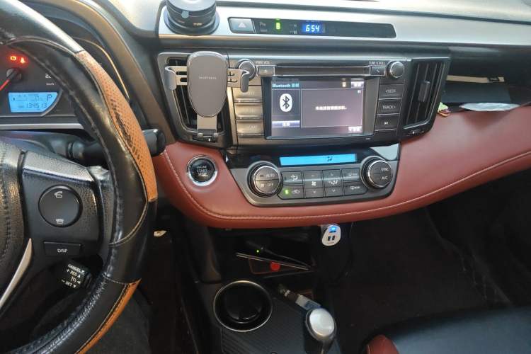 Used Toyota RAV4 2013 2.5L Automatic 4x4 Elite Edition Audio And AC Panel