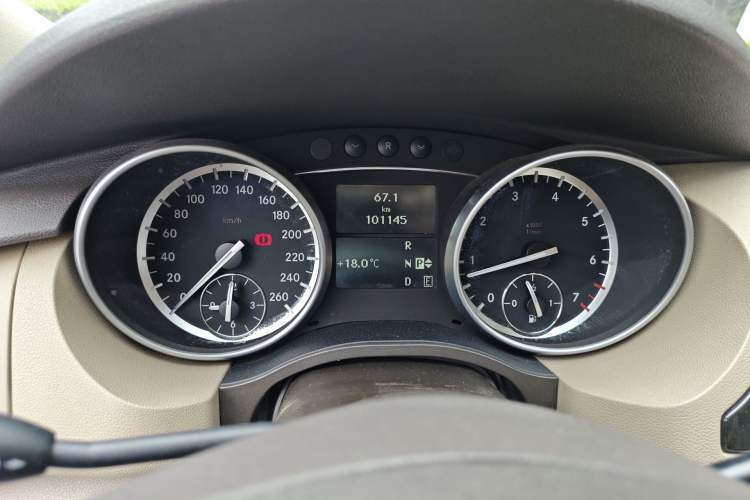 Used Mercedes-Benz R-Class 2014 R 400 4MATIC Luxury Model Instrument Cluster