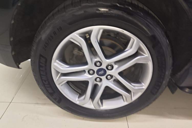 Used Ford Edge 2018 EcoBoost 245 Two-Wheel-Drive Titanium 7-Seater China VI Standard Right Rear Wheel Hub