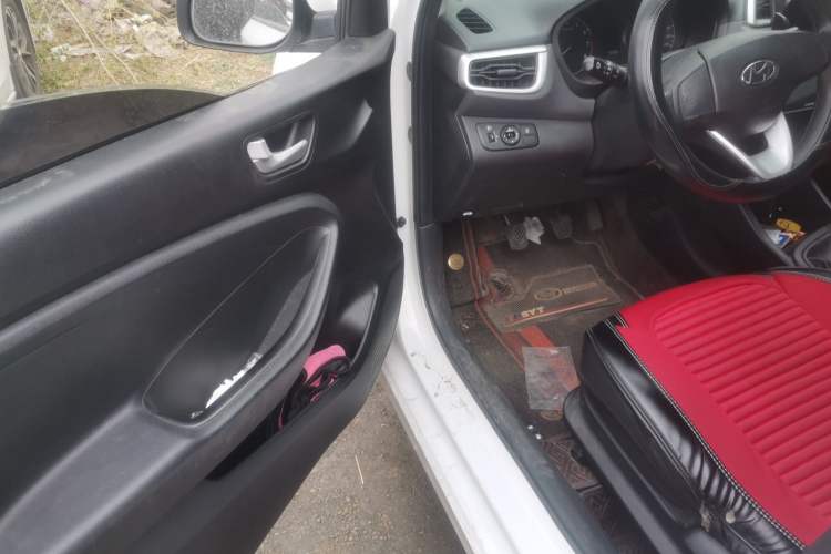 Used Hyundai Verna (older generation) 2020 1.4L Manual GLS Vibrant Edition Driver Seat