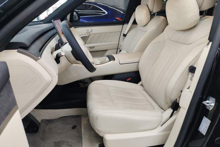 Used ONVO Luxeed L90 2025 Model—Ultra Six-Seater Version
