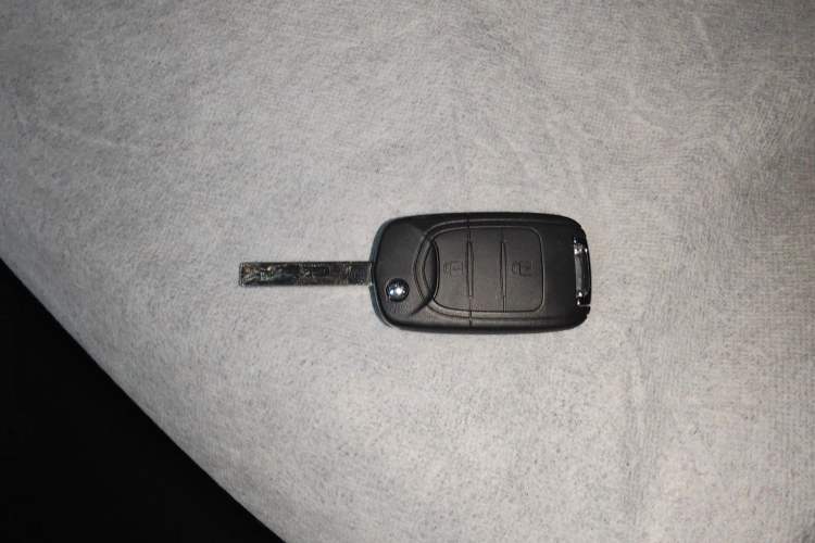 Used Wuling Yangguang 2025 Model 310KM Bus Edition—Customized by CATL Vehicle Key