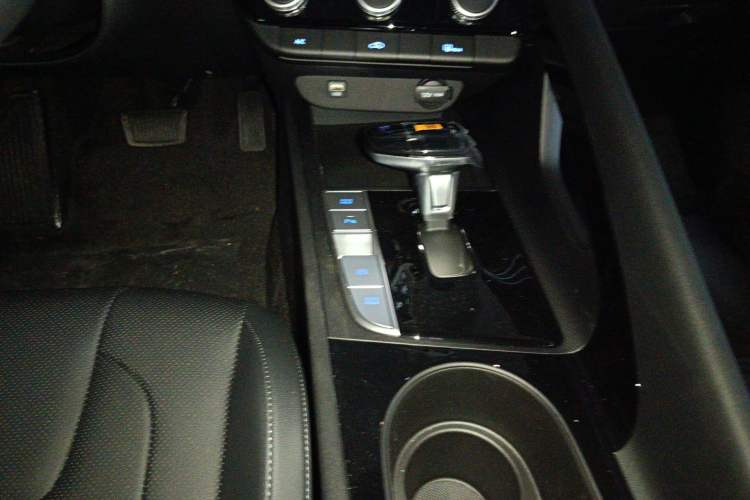 Used Hyundai Elantra 2023 1.5L CVT GLX Elite Edition Gear Lever