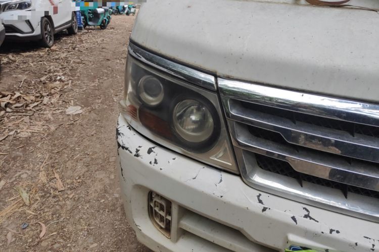 Used Jinbei Hiace 2011 2.0L 5th Generation Power King Comfort Version 4G20D4B Right Front Headlight