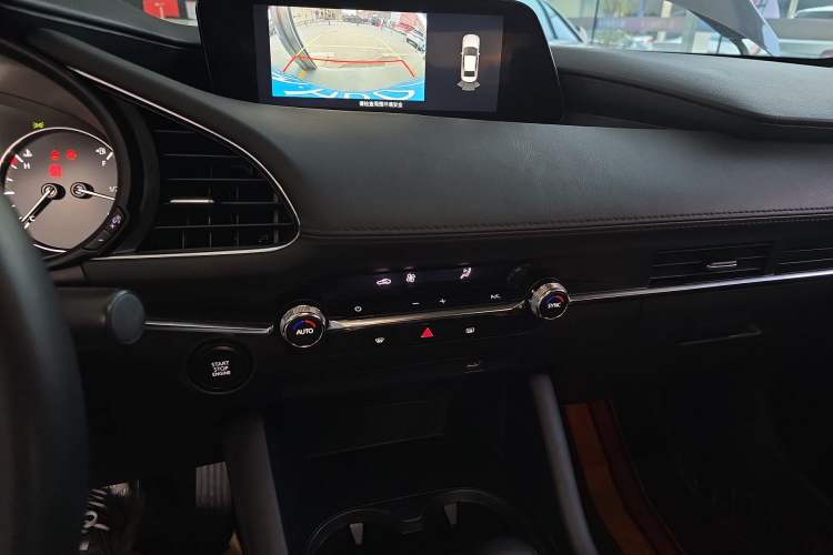 Used Mazda 3 Axela 2021 2.0L Automatic ZhiXuan Edition Audio And AC Panel