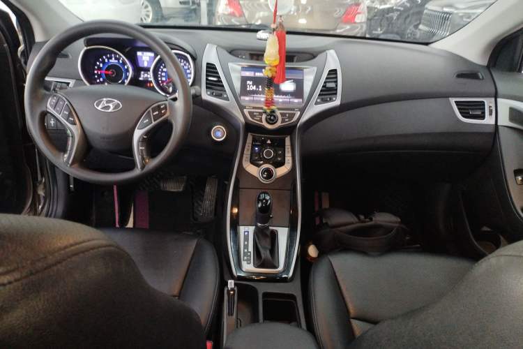 Used Hyundai Elantra (5th Generation / Langdong) 2016 1.6L Automatic Prestige Model Center Console